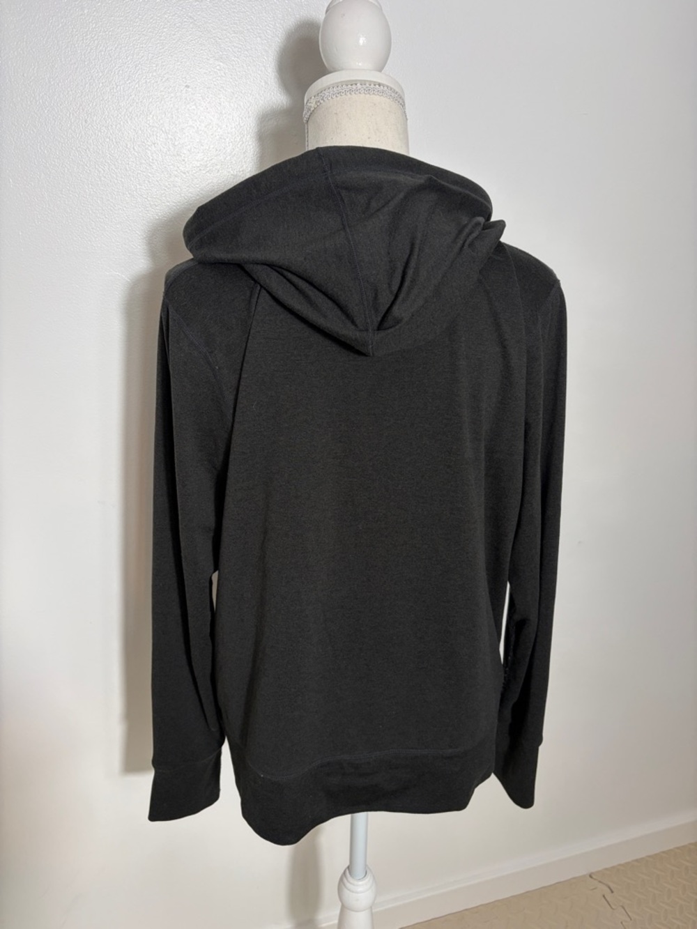 Vuori Black Zip Hoodie with Cream Drawstrings Large - Picture 4 of 5